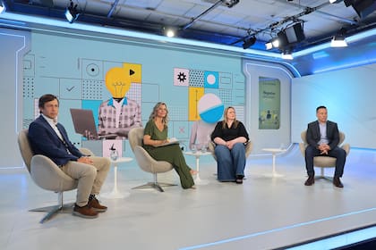 Sebastián Böttcher (Interbanking), Carla Quiroga (LA NACION), Nadia Piskulic (Philip Morris Argentina) y Sebastián Calens (Fiserv)