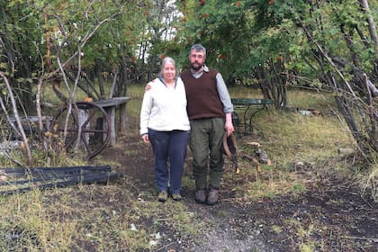Sebastián Cabezas y su esposa, productores de la estancia Guazú Cué, realizaron varios estudios propios sobre la situación de los perros en la provincia