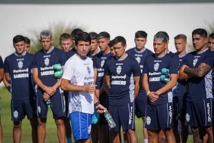 Sebastián "Chirola" Romero pasó de la reserva a dirigir el plantel de primera de Gimnasia