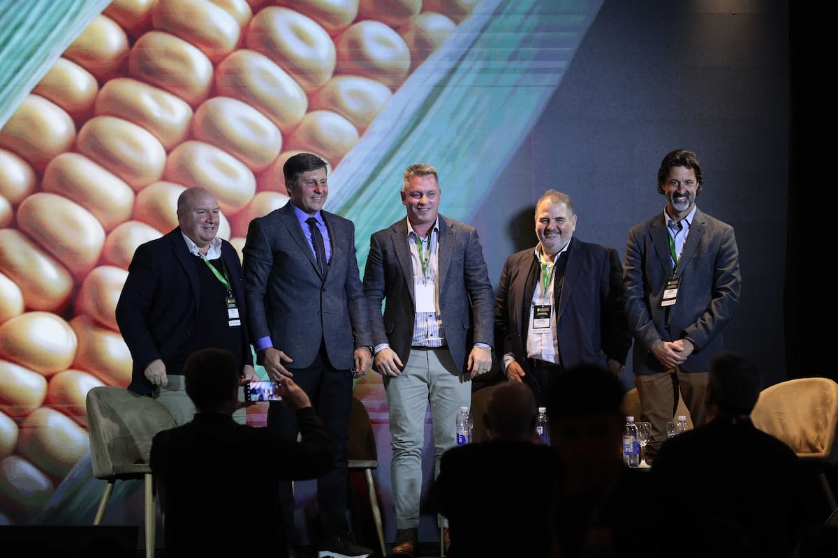 Sebastián Dates, gerente general de Caena; Juan Kútulas, presidente de Capia; Cristian Chiavassa, director del Grupo Chiavassa; Francisco Santangelo, presidente de CEPA y titular de Soychú; y Lisandro Culasso, vicepresidente de la Federación Porcina Argentina y director de Isowean SA