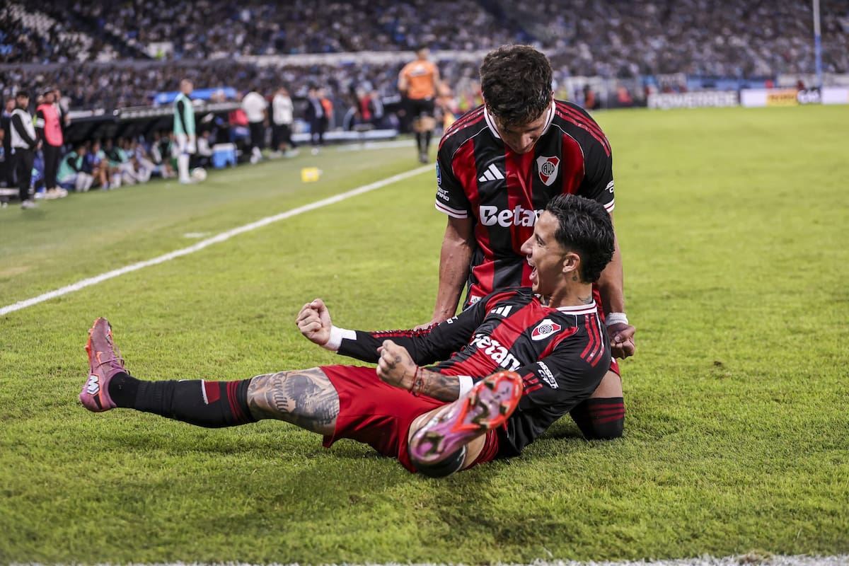 Sebastián Driussi amplió el marcador para River con una excelente maniobra individual; Juan Cruz Meza se asocia al festejo en la cancha de Racing