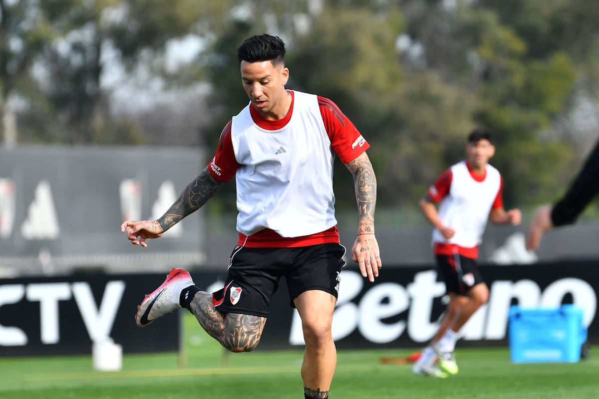 Sebastián Driussi, durante el entrenamiento de este martes; el atacante fue dado de alta y viajará como parte del plantel a Paraguay para el enfrentamiento con Libertad por Copa Libertadores.