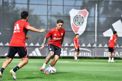 Sebastián Driussi, en una práctica en el River Camp; podría regresar al equipo tras el alta médica