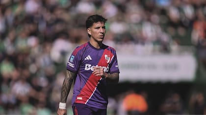 Sebastián Driussi, nuevamente titular en River, con camiseta alternativa
