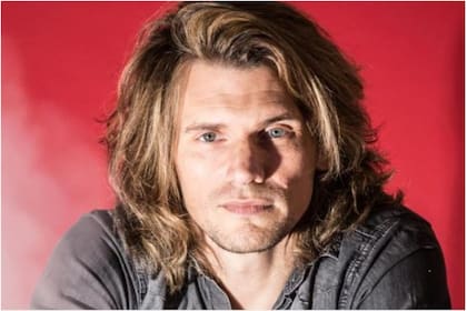 Sebastián Dubarbier colgó los botines y se dedicó a cantar y a producir cerveza