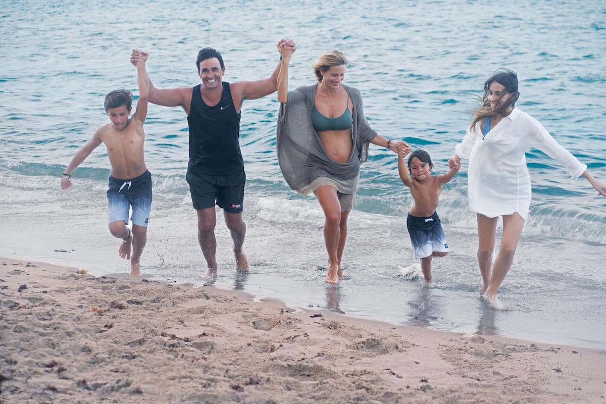 Sebastián Estevanez e Ivana Saccani llegaron a Miami los primeros días de julio junto a Benicio, Valentino y Francesca para descansar en
Hallandale Beach.