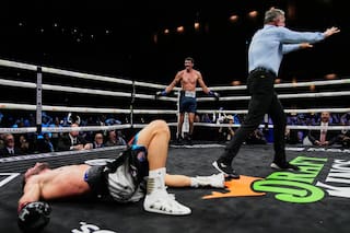 Fundora vence a Hadribeaj en el último segundo y mantiene vivas esperanzas de título indiscutido