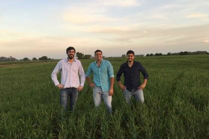 Sebastián Galdeano y Marcos y Tomás Alvarado, creadores de BoosterAgro y el Waze de las lluvias