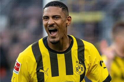 Sebastian Haller superó el cáncer, marcó su primer gol con Borussia y emocionó a todos con un mensaje en el festejo