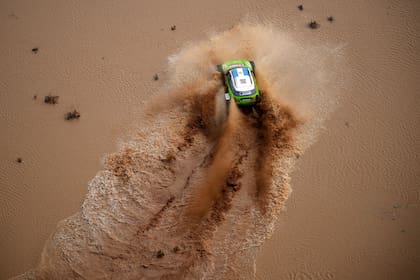 Sebastián Halpern, el empresario y deportista que desafía desde 2011 al Rally Dakar; en 2023, el mendocino terminó noveno en la categoría autos