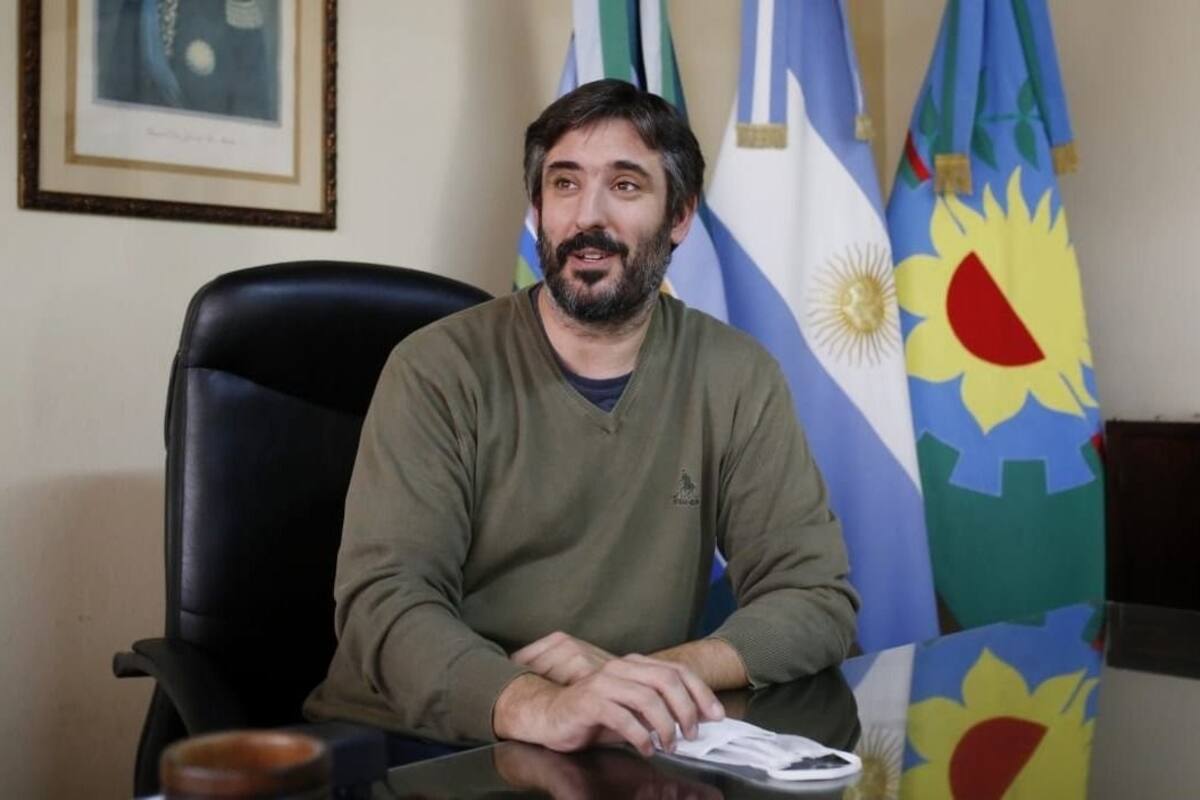 Sebastián Lanantuony, Intendente de Miramar, da positivo en coronavirus.