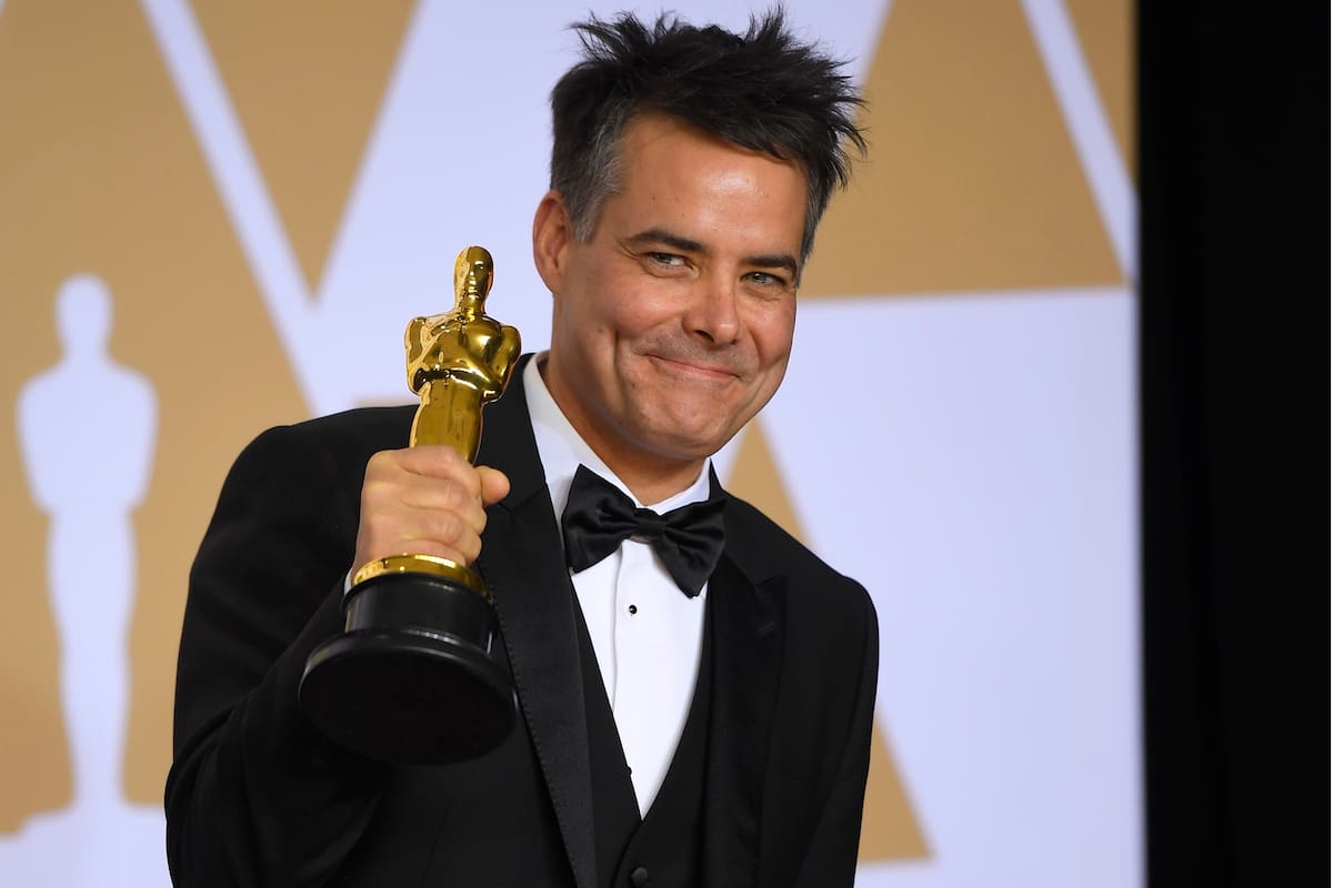 Sebastián Lelio, feliz, con su Oscar en la mano