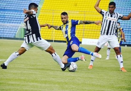 Sebastián Marcet, en un partido en Capiatá