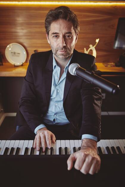 Sebastián Mazzoni trabaja hace más de 10 años en programas de TV que buscan talentos; hoy es el jefe de coaches del Cantando