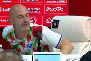 Sebastián Méndez decidió retirarse de la conferencia de prensa de Argentinos-Vélez de manera anticipada
