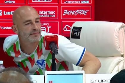 Sebastián Méndez decidió retirarse de la conferencia de prensa de Argentinos-Vélez de manera anticipada