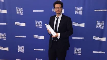 Sebastián Ortega con la distinción recibida