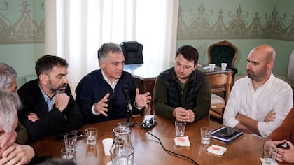 Sebastián Pareja con los diputados bonaerenses de LLA, este miércoles en La Plata