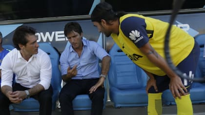 Sebastián Pérez, junto con los mellizos Barros Schelotto
