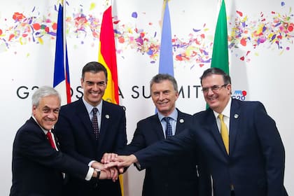 "Hoy el país está listo para beneficiarse de las reformas estructurales que impulsamos durante estos últimos tres años y medio. Gracias por el voto de confianza", dijo Macri