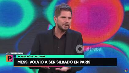 Sebastián Pollo Vignolo al frente de Pasión por el fútbol, el programa que recuperó el tradicional horario de la noche de los domingos para este deporte