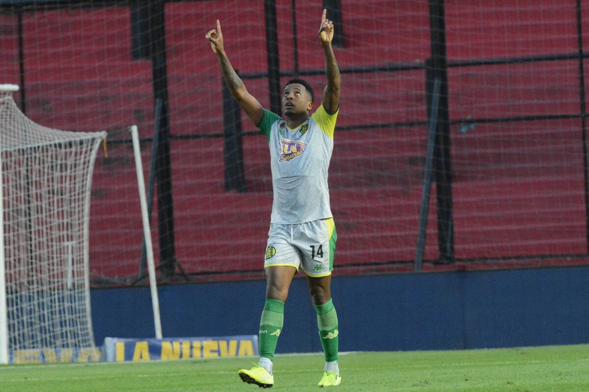 Sebastián Rincón abrió el marcador para Aldosivi, en Santa Fe