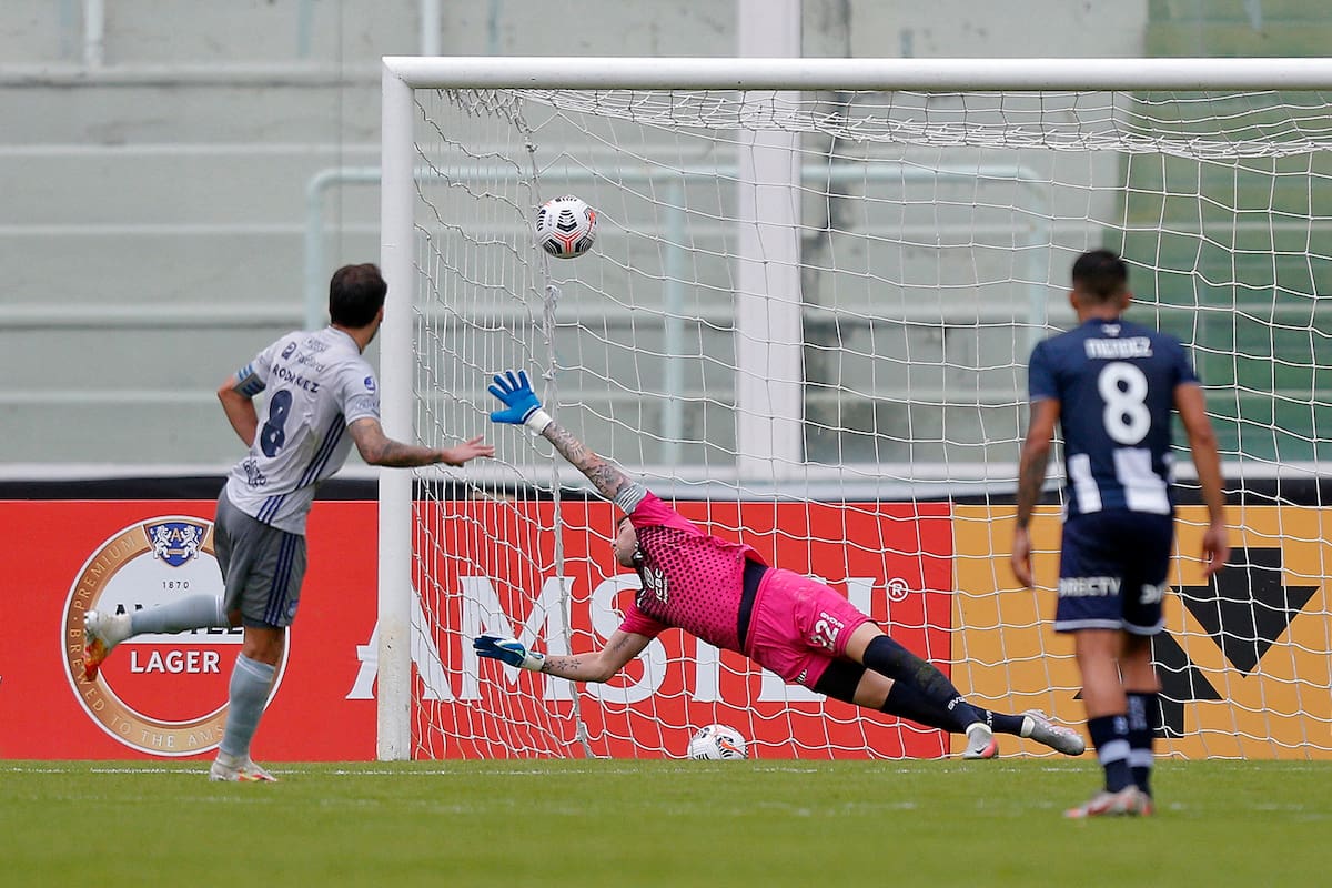 Sebastián Rodríguez marca el empate de Emelec de penal; fue el principio del fin para el equipo cordobés en su estreno copero