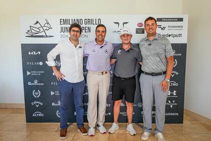 Sebastián Sicardi (Country Manager de Kia Argentina), Santiago Garat (Director del torneo y fundador de la Academia Bluedoputt), Emiliano Grillo y Federico Molina (Gerente de Gestión de Pilará)