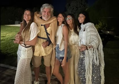 Sebastián Valles asegura que hoy el ‘te quiero’ y el ‘te amo’ circulan como moneda corriente