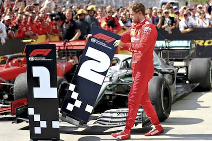 Sebastian Vettel cambia los números de la llegada, tras recibir su sanción