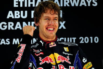 Sebastian Vettel celebra en Yas Marina, en Abu Dhabi, el primer título en la Fórmula 1; en el mismo escenario, el alemán tendrá s despedida del Gran Circo