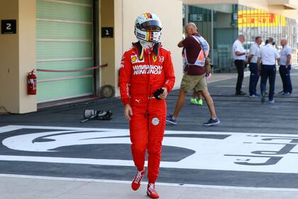Sebastian Vettel estrelló su Ferrari contra el muro en la primera sesión libre