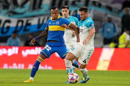 Sebastián Villa e Iván Pillud, dos referentes de Boca y Racing, que protagonizarán el partido más atractivo de la fecha 14 de la Liga Profesional.