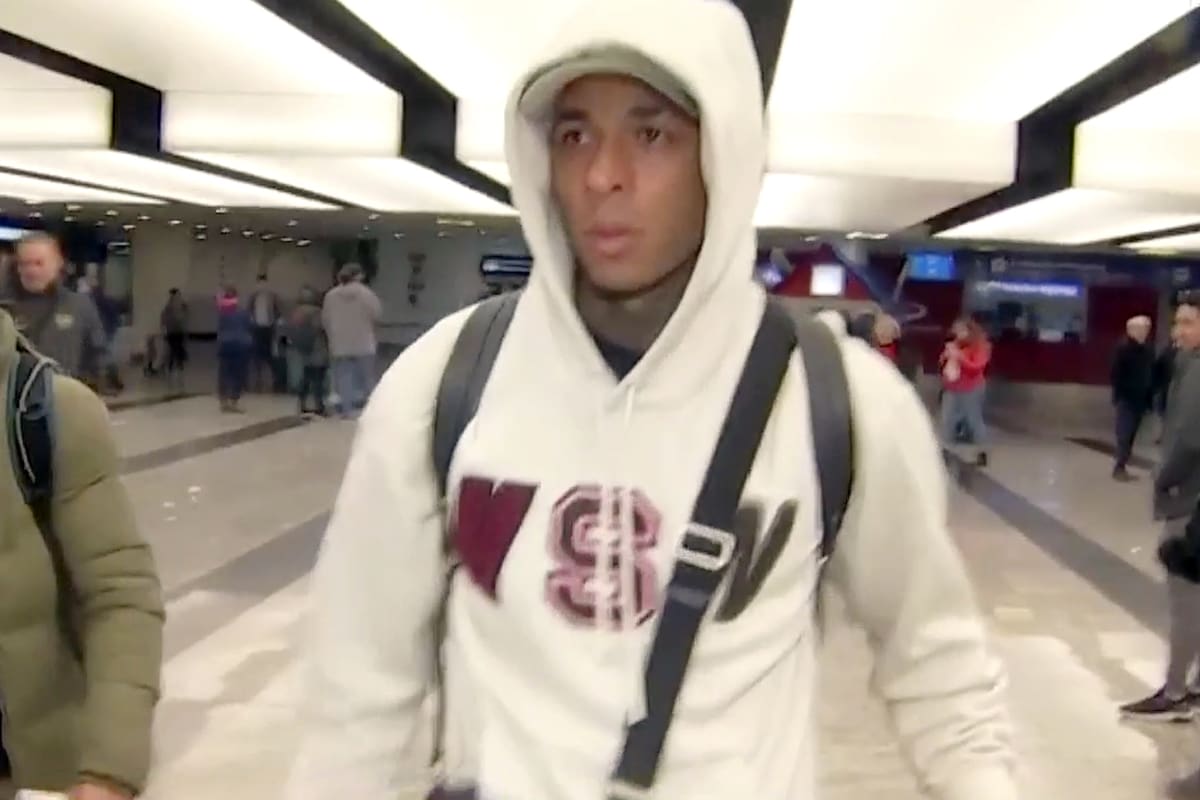 Sebastián Villa, en su llegada, esta madrugada, al aeropuerto de Ezeiza