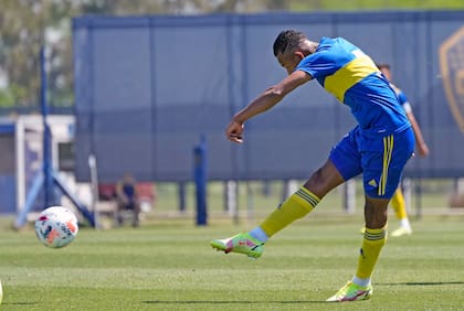 Sebastián Villa volvió a jugar con la camiseta de Boca, ante la reserva de Gimnasia, y anotó un gol.