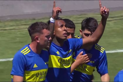 Sebastián Villa volvió a jugar con la camiseta de Boca, en la reserva y contra Gimnasia: marcó un gol, pero su futuro dependerá de lo que haga en los próximos partidos de la primera, que serán decisivos para la participación xeneize en la Copa Libertadores 2022.