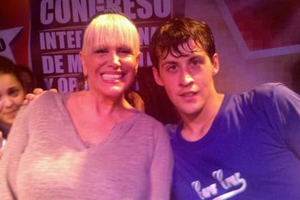 Villareal asistió a la escuela de Valeria Lynch y posó junto a la cantante en una foto