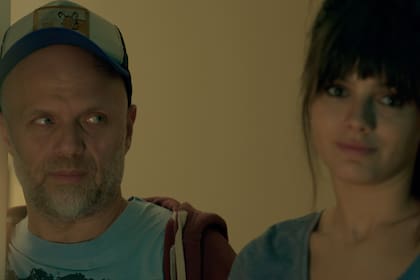 Sebastián Wainraich junto a Natalie Pérez, en Casi feliz