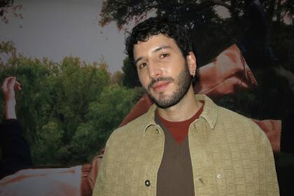 Sebastián Yatra agradece los milagros cotidianos en su nuevo álbum