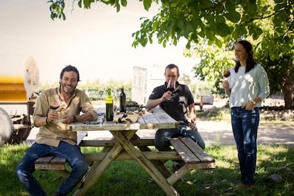 Sebastián Zuccardi junto a su equipo: Laura Principiano (Enóloga) y Martín Di Stéfano (Viticultor).