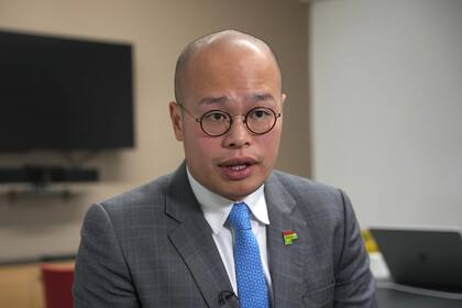 Sébastien Lai, hijo de Jimmy Lai, habla durante una entrevista