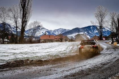 Con siete coronas en su currículum, Ogier e Ingrassia aceleran en el clásico Rally de Monte Carlo.