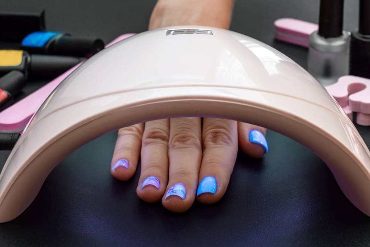 Secador de esmalte de uñas con luz ultravioleta
