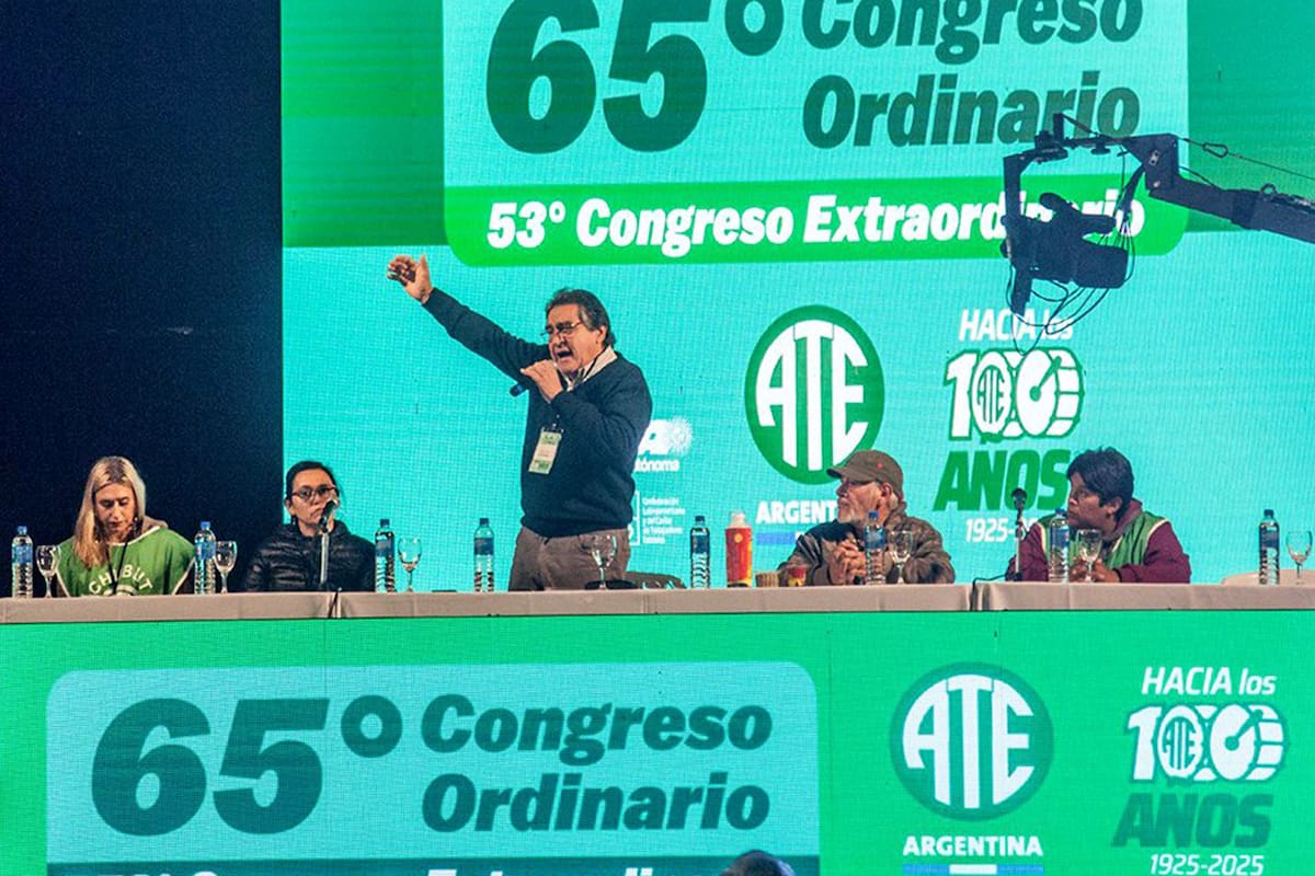 Secretario General de ATE Nacional, Hugo ‘Cachorro’ Godoy, durante la apertura del 65º Congreso Ordinario del sindicato.