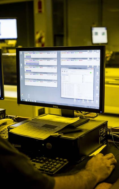 Sector de preimpresión: acá se controlan y se visualizan de manera digital las páginas del diario.