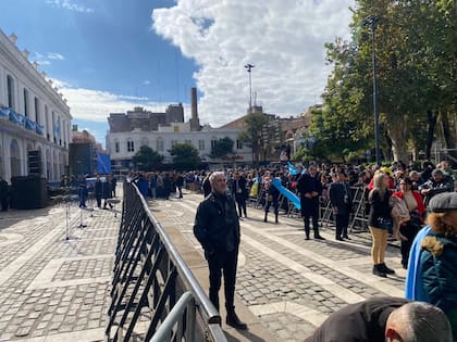 Sector VIP para militantes de Milei frente al Cabildo