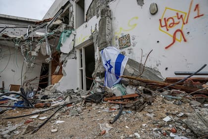 Secuelas de una batalla entre milicianos de Hamas y militares israelíes en una casa del kibutz Be'eri (Archivo)