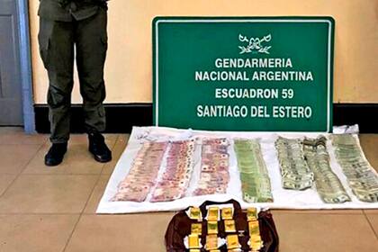 Secuestran 17 lingotes de oro a un pasajero de un micro en Santiago del Estero