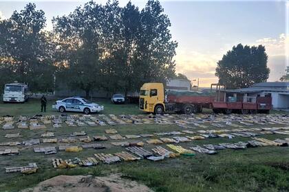 Secuestran más de cinco toneladas de marihuana ocultas en un camión, en Exaltación de la Cruz