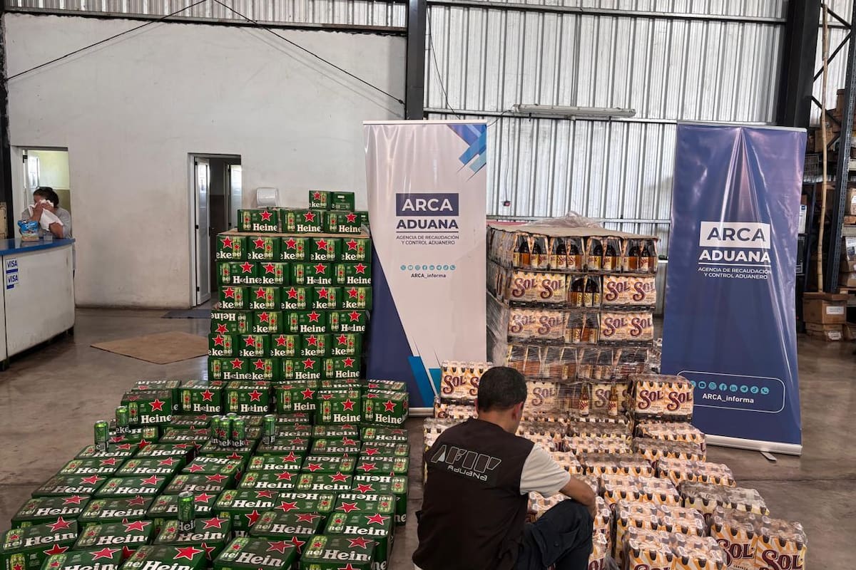 Secuestraron 45.700 latas de cervezas que entraron en el país de contrabando